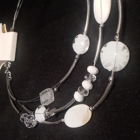 Cato floating necklace with matching earrings - Picture 5 of 6